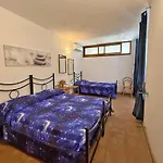 Casa Katia, Giuliana & Nami Lacona