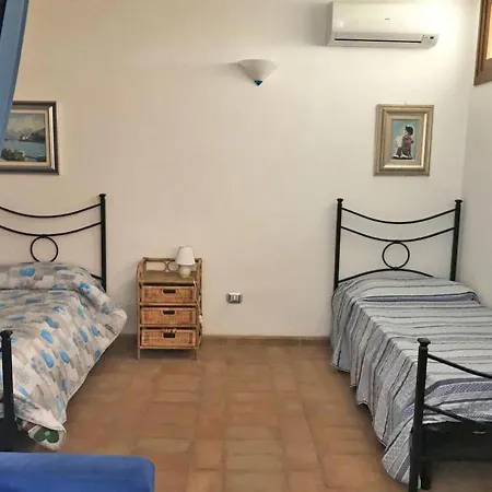 Casa Katia, Giuliana & Nami Lacona